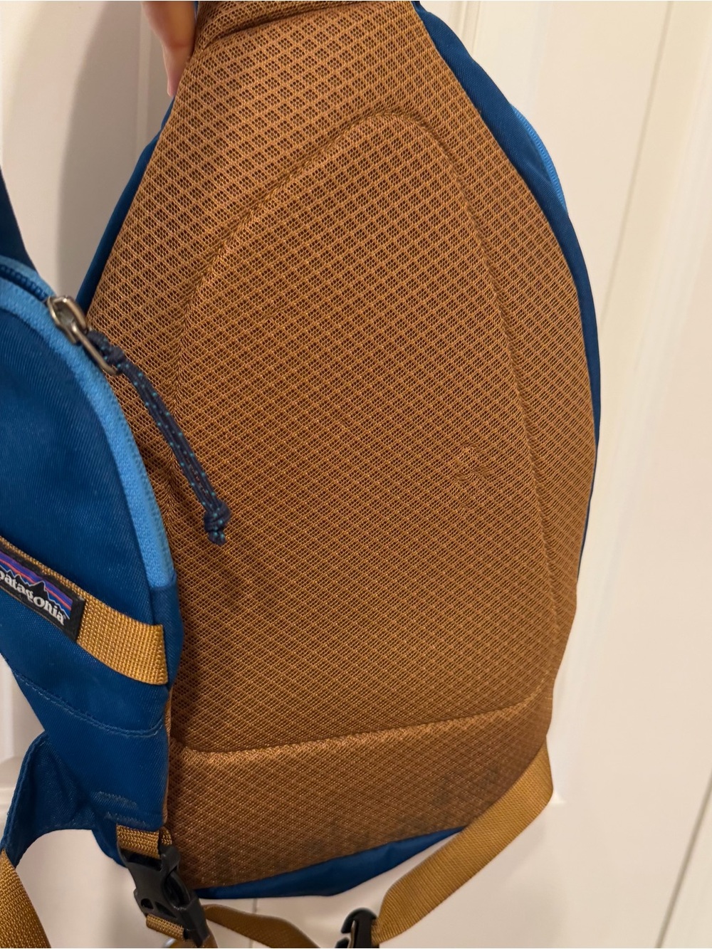 Patagonia Atom Sling 8L Backpack Blue Tan Crossbody Hiking Day Pack EUC - Picture 5 of 10